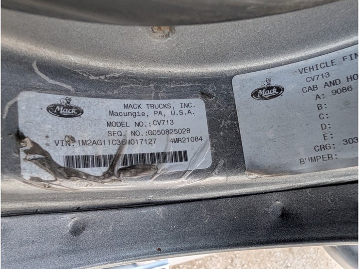2006-mack-cv713-flatbed-image-27