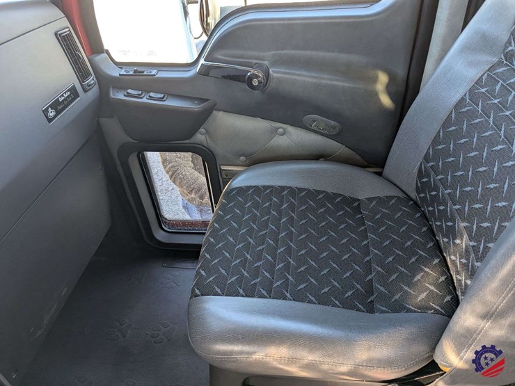 2016-mack-granite-gu713-image-47