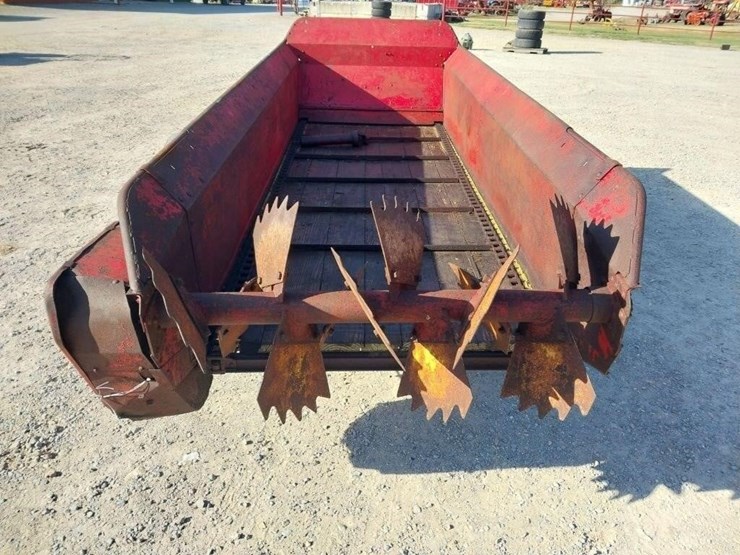 new-holland-325-image-4