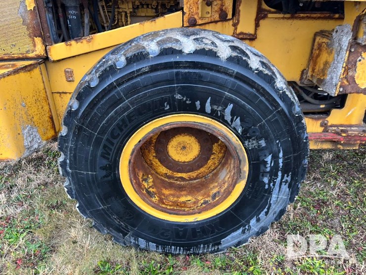 2017-deere-624k-image-30