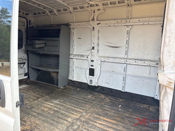 2014-dodge-2500-image-13