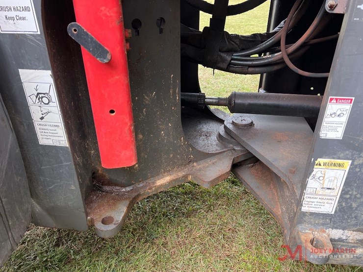 2019-case-621g-image-9