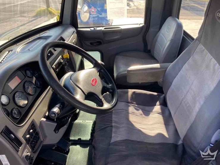 2016-peterbilt-337-image-9