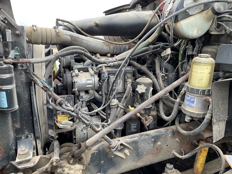 #1061-•-2004-mack-cx613-tandem-axle-day-cab-semi-tractor-(has-wi-title)-image-36