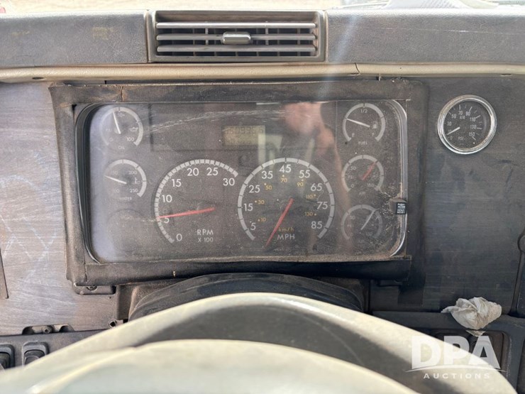 2006-freightliner-day-cab-truck-(gp12099,-unit-802)-image-84