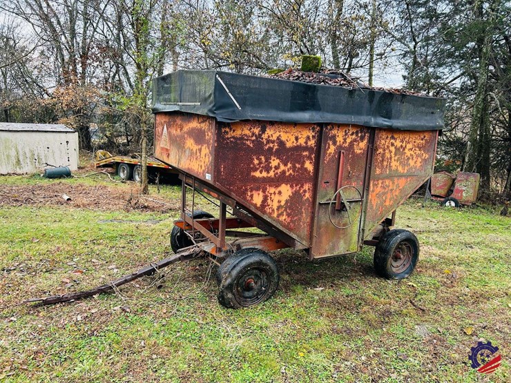 gravity-flow-grain-wagon-on-perfection-running-gear-image-1
