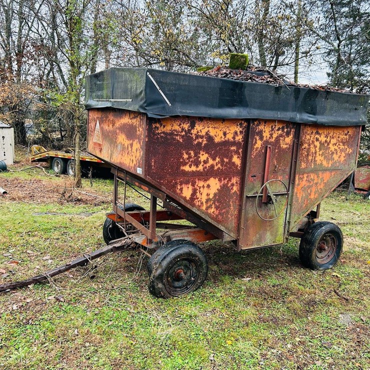 Gravity Flow Grain Wagon on Perfection Running Gear