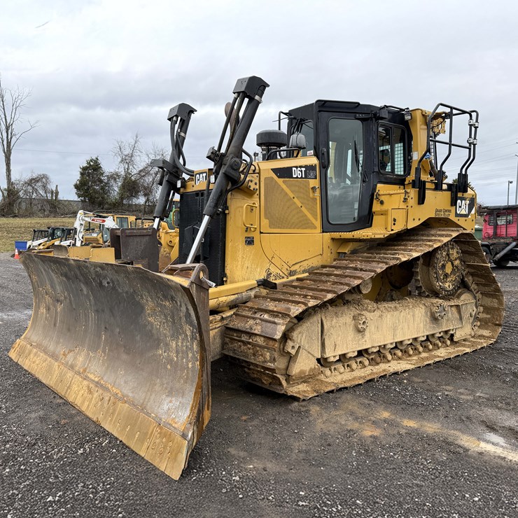 CATERPILLAR D6T