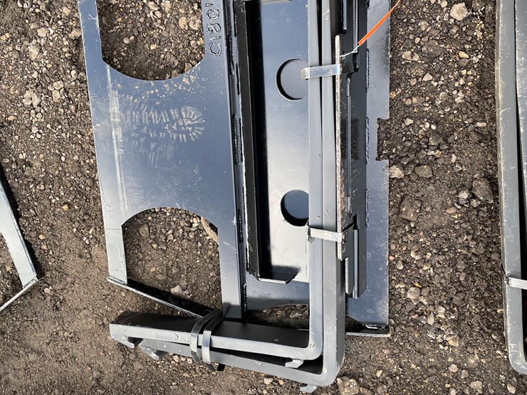 #1216-•-mini-skidsteer-pallet-forks-image-1