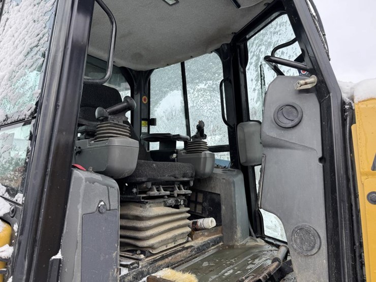 2012-caterpillar-d4k-image-27