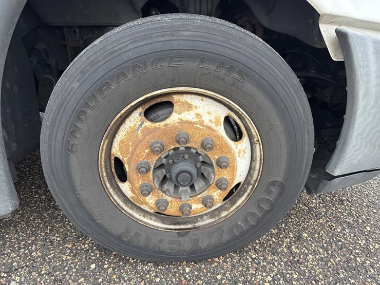 #1481-•-2015-freightliner-cascadia-day-cab-truck-tractor-image-60