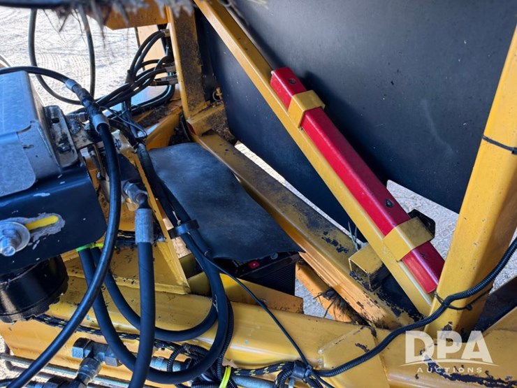 2012-oxbo-8435-image-44