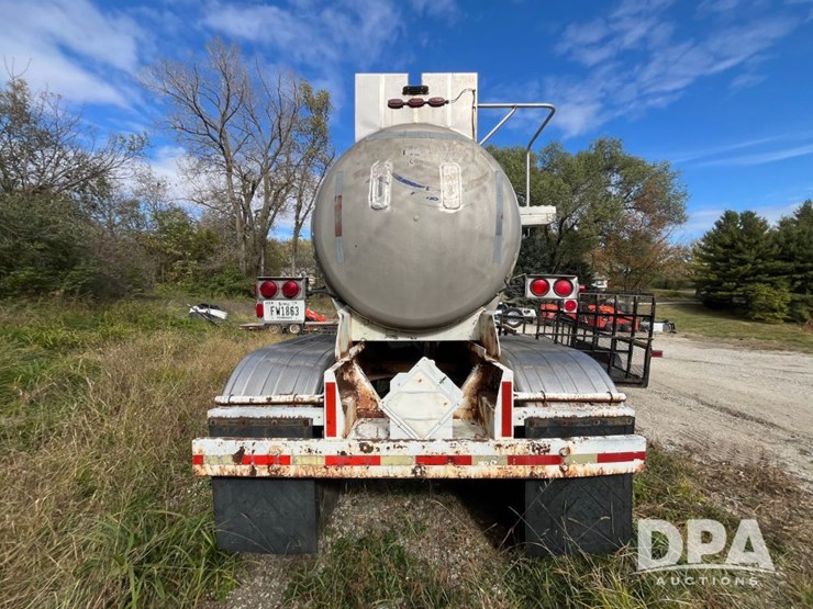 1982-heil-trailer-image-11