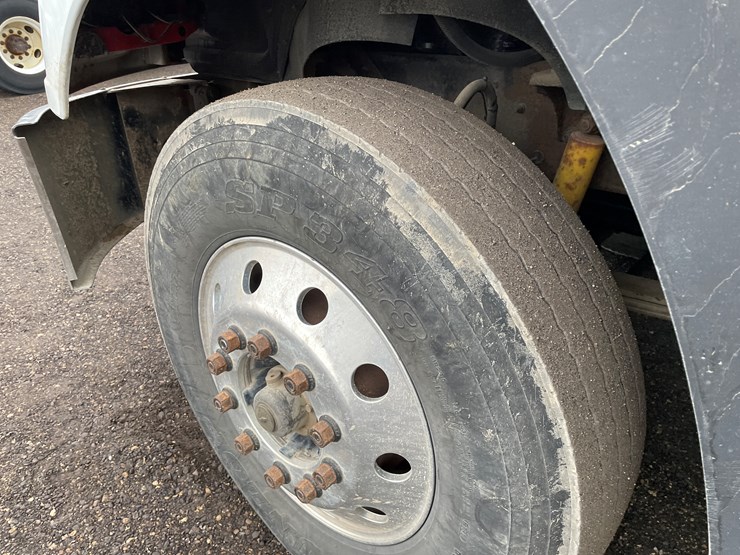 #1061-•-2004-mack-cx613-tandem-axle-day-cab-semi-tractor-(has-wi-title)-image-25