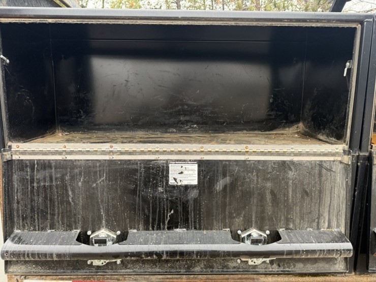 #1837-•-2011-ram-5500-4x4-flatbed-truck-image-20