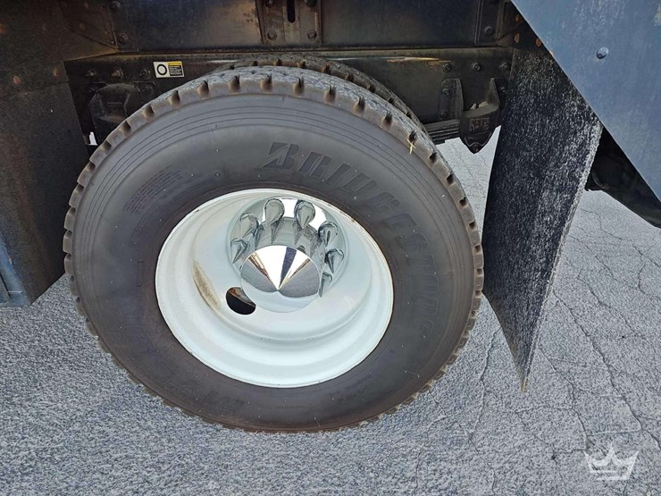 2016-peterbilt-337-image-28