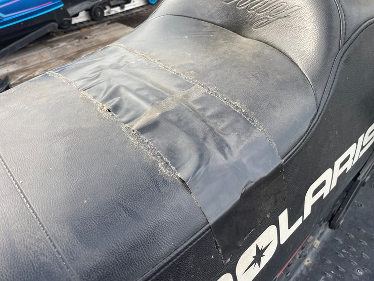 #1091-•-2000-polaris-indy-classic-touring-snowmobile-(has-reg.-card)-image-9