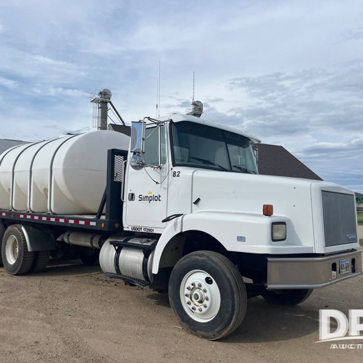 1993 White GMC Liquid Truck (DR8592 Unit 129952)