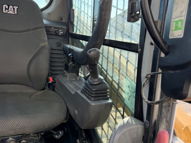 2022-caterpillar-279d3-image-57