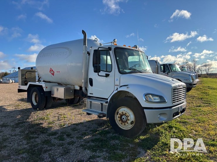 2005-freightliner-business-class-lp-bobtail-truck-(dr12590-unit-6501)-image-17