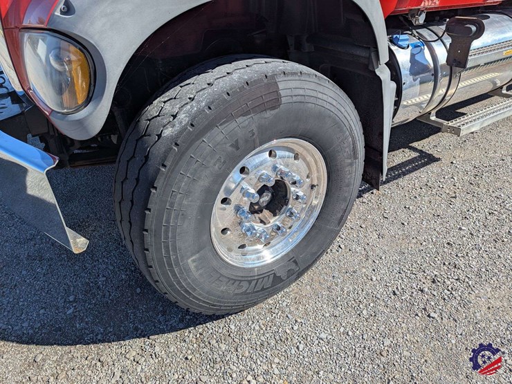 2016-mack-granite-gu713-image-13