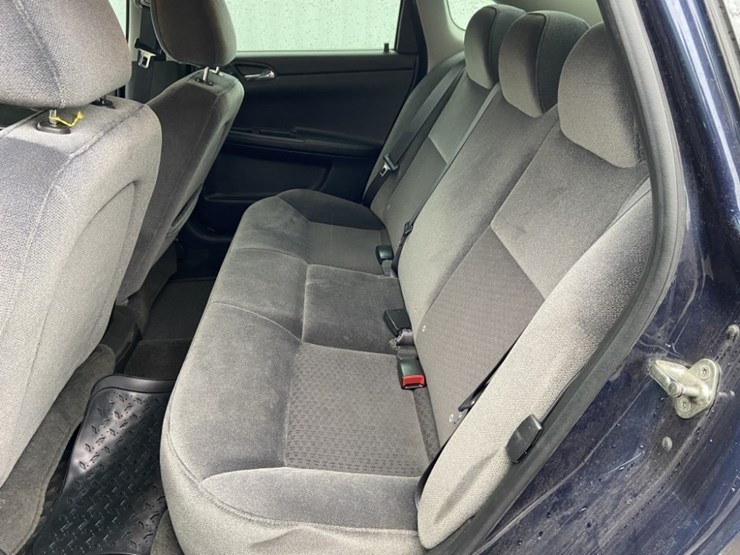 2010-chevrolet-impala-sedan-image-22