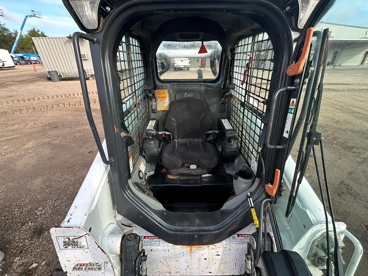 2021-bobcat-t770-image-8