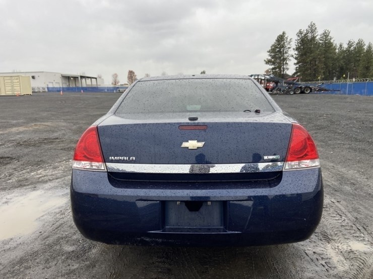 2010-chevrolet-impala-sedan-image-4