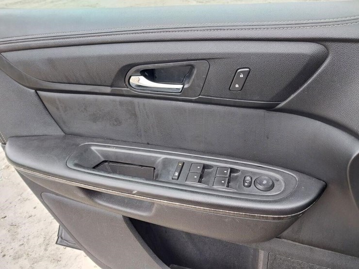 2013-gmc-acadia-image-12