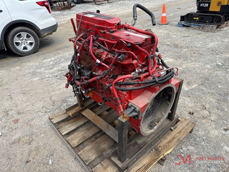 cummins-isb6.7-220-diesel-engine-image-2