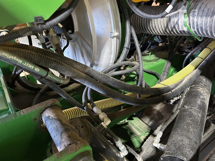 2014-john-deere-db60-image-42