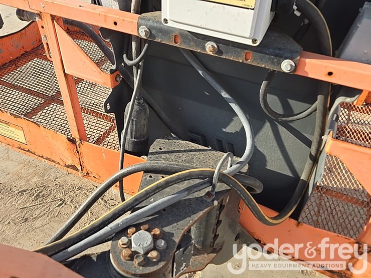 2014-jlg-800aj-image-19