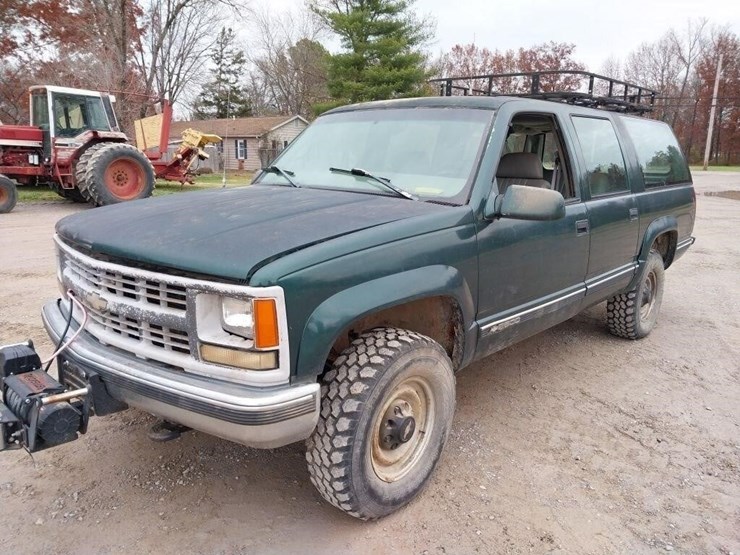 chevrolet-suburban-image-1