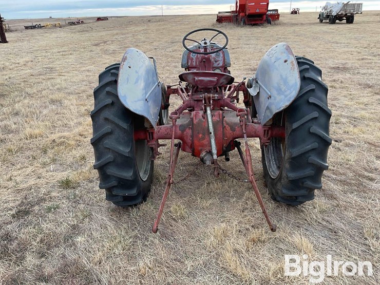 1950-ford-8n-image-6