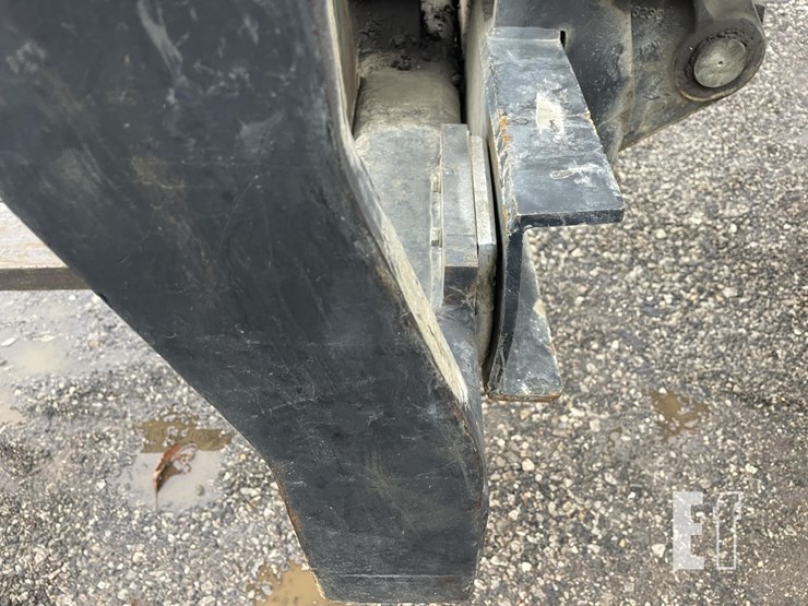 2011-jlg-g10-55a-image-13