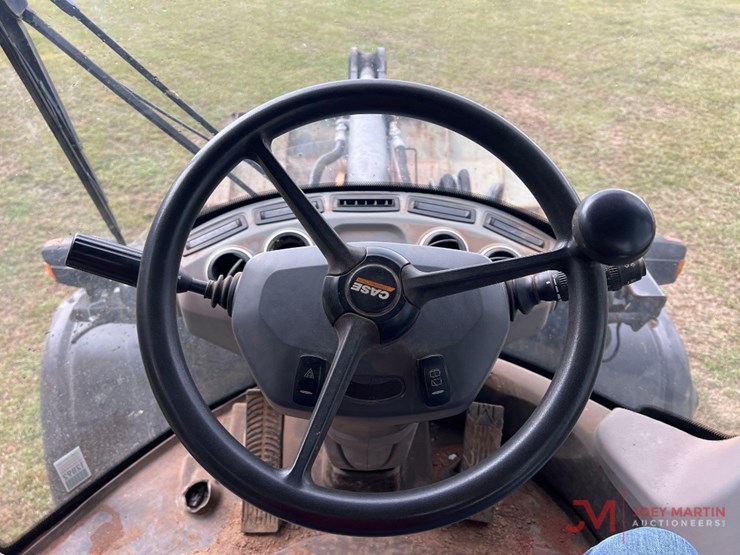 2019-case-621g-image-16