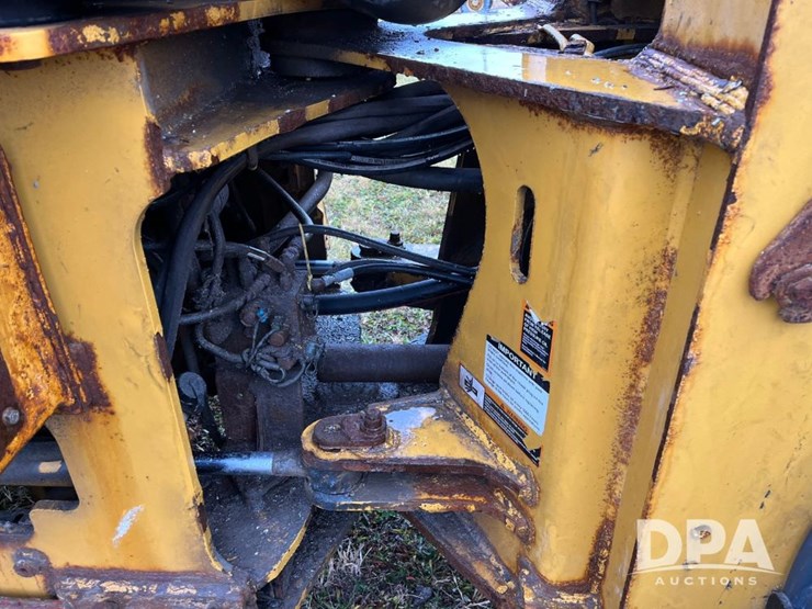 2017-deere-624k-image-27