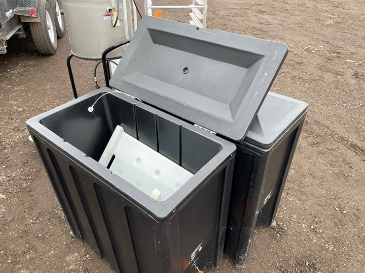 #3013-•-(2)-portable-food-coolers-image-3