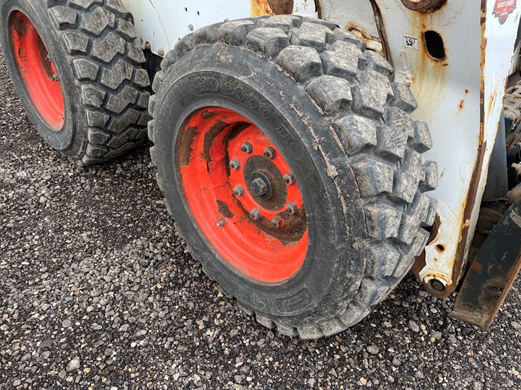 2015-bobcat-s590-image-10