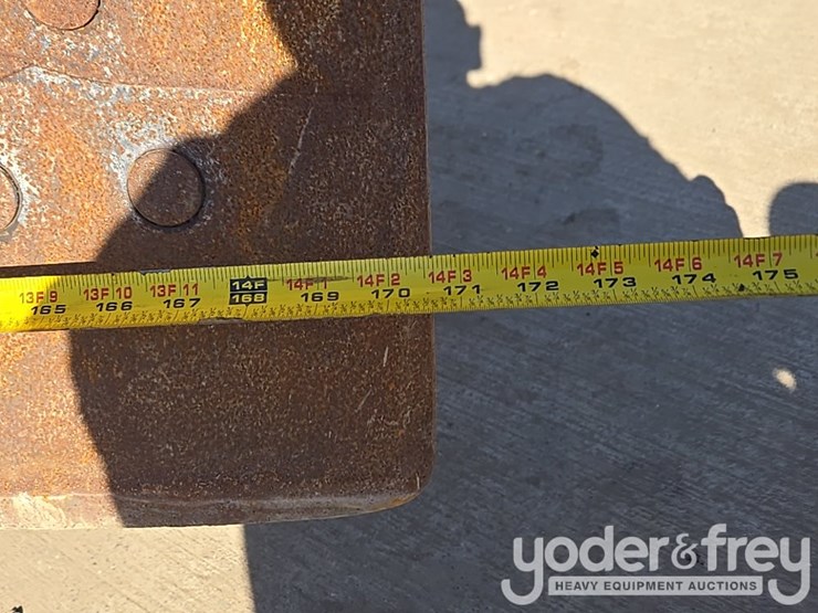 2016-caterpillar-120m2-image-49