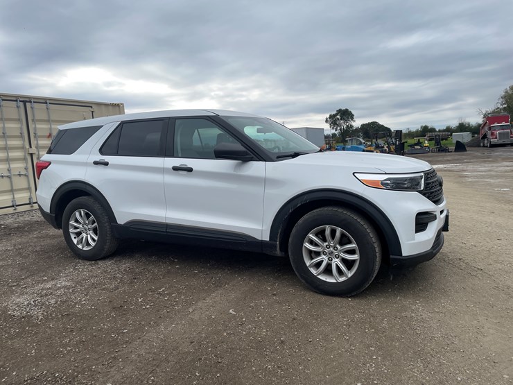 2021-ford-explorer-image-4