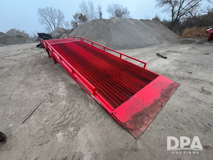 dura-ramp-portable-loading-dock-(gp12115)-image-12