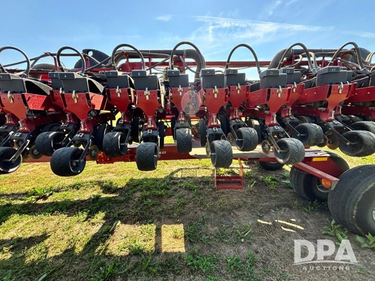 2012-case-ih-1240-image-16