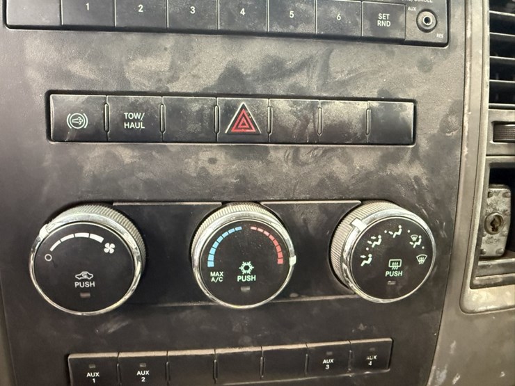 #1837-•-2011-ram-5500-4x4-flatbed-truck-image-38