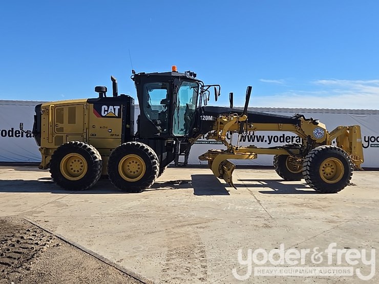 2016-caterpillar-120m2-image-7