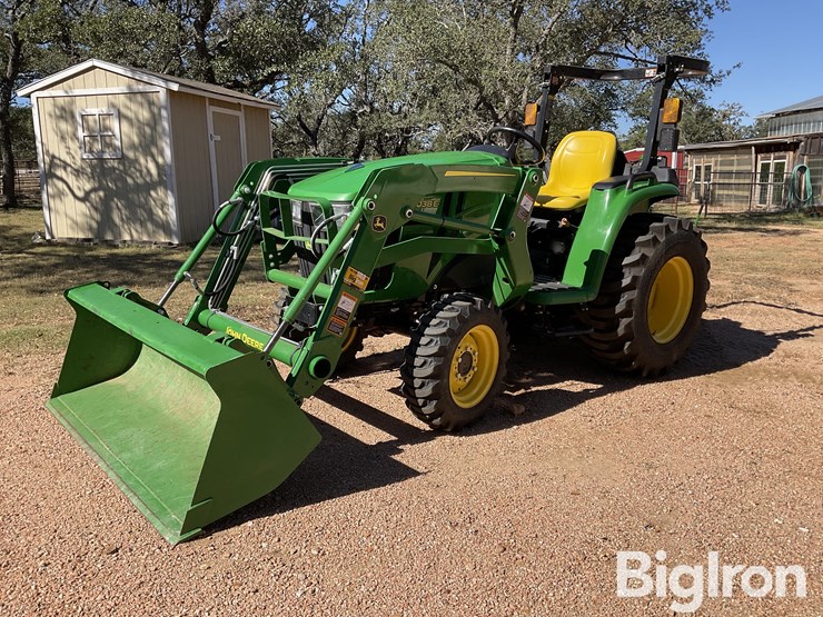 2022-john-deere-3038e-image-1