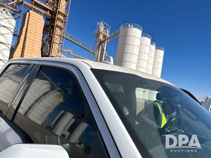 2018-ford-f150-lariat-image-27