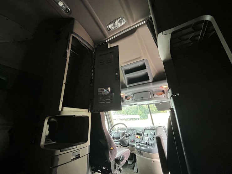 2018-freightliner-cascadia-evolution-t/a-truck-tractor-image-72