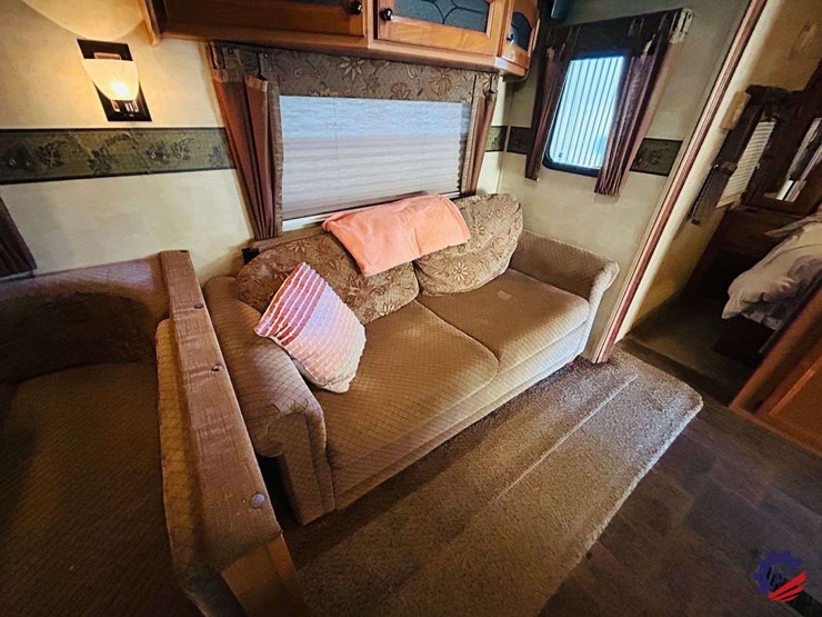 2011-keystone-hornet-platinum-31rbds-t/a-camper-trailer-image-61