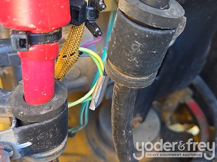 2016-caterpillar-120m2-image-185